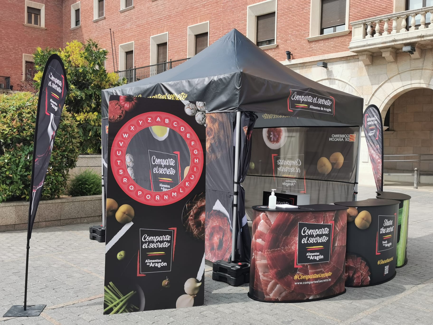 Carpa Aragón Alimentos junto a exposición Turismo de Aragón