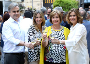 Familia Ramón, propietaria de bodega Aylés brinda por sus éxitos