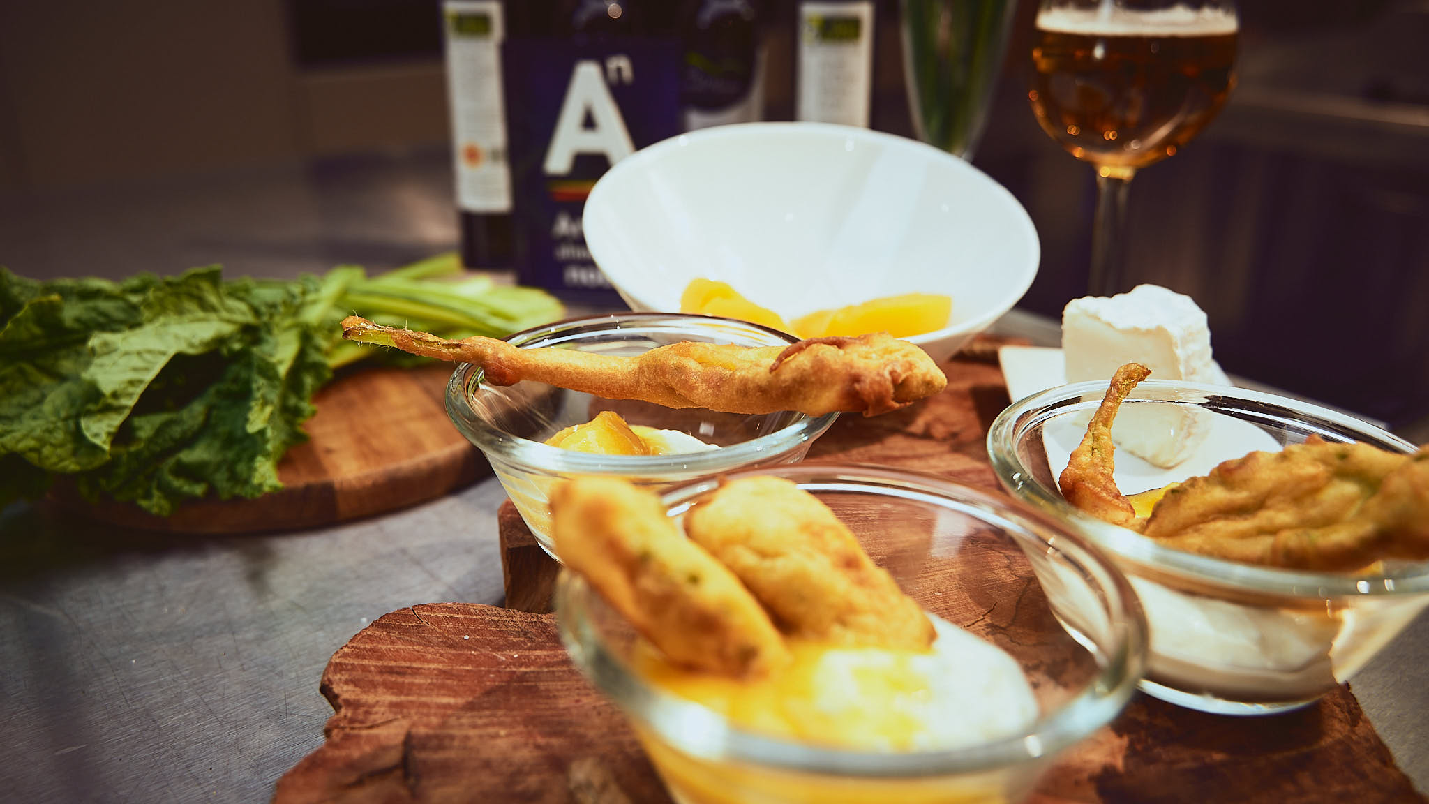 Crespillos de borraja con helado de melocotón de calanda dop y crema de queso de artesanía de Aragón